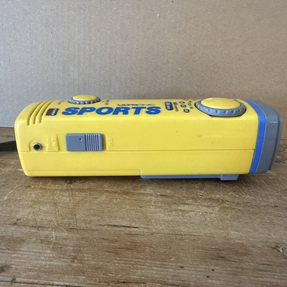 Vintage Ultrasonic Sports AM FM radio Handheld Travel AM FM Analog - Picture 2 of 9